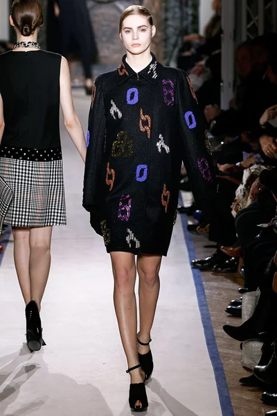 Look 25